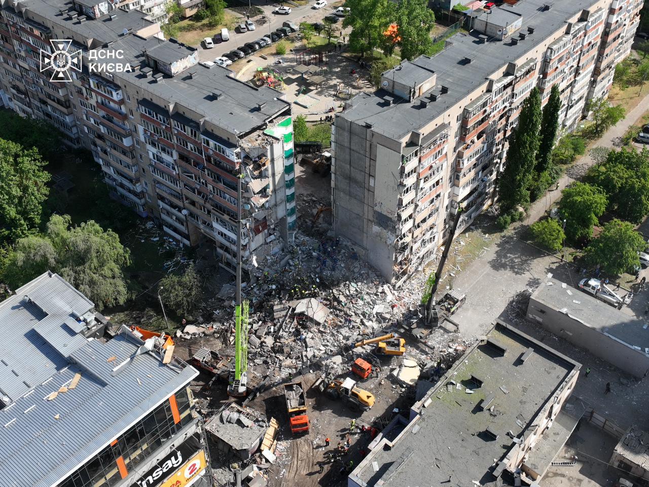 У Києві збільшилась кількість жертв після масованого російського обстрілу У Києві збільшилась кількість жертв після масованого російського обстрілу