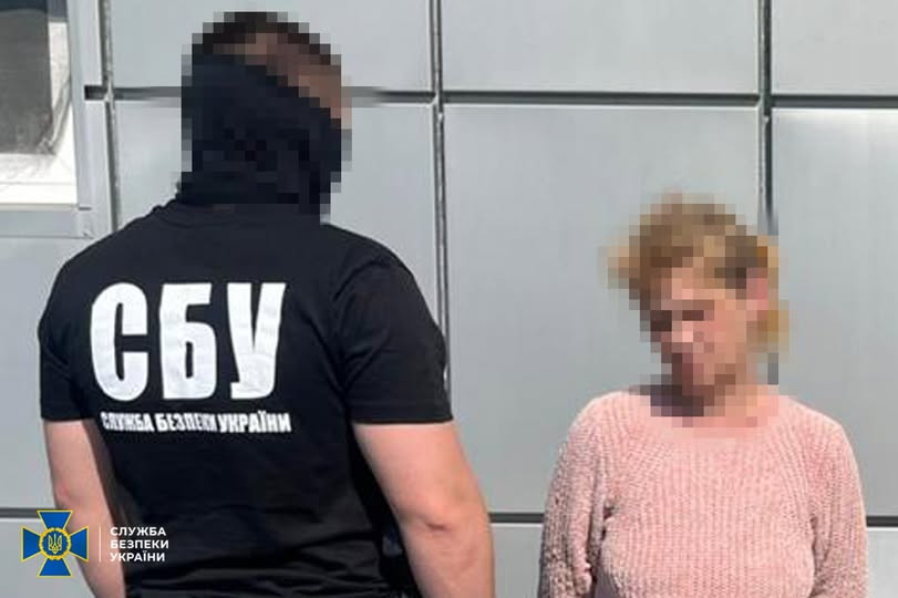 СБУ затримала на Донеччині російську коригувальницю та ліквідувала бойовика рф, який переховувався у її будинку СБУ затримала на Донеччині російську коригувальницю та ліквідувала бойовика рф, який переховувався у її будинку
