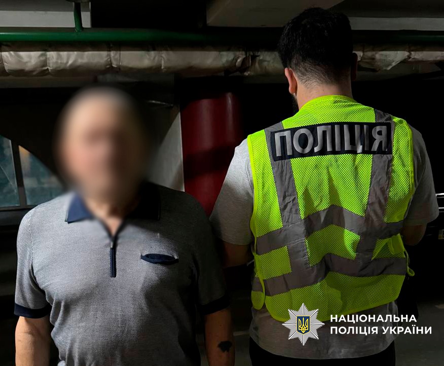 У Києві поліцейські затримали чоловіка, який випадковим пострілом із рушниці тяжко поранив перехожу У Києві поліцейські затримали чоловіка, який випадковим пострілом із рушниці тяжко поранив перехожу