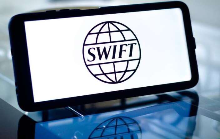 ЄС має намір відключити від SWIFT ще 15 російських банків і заборонити алюміній, - Bloomberg