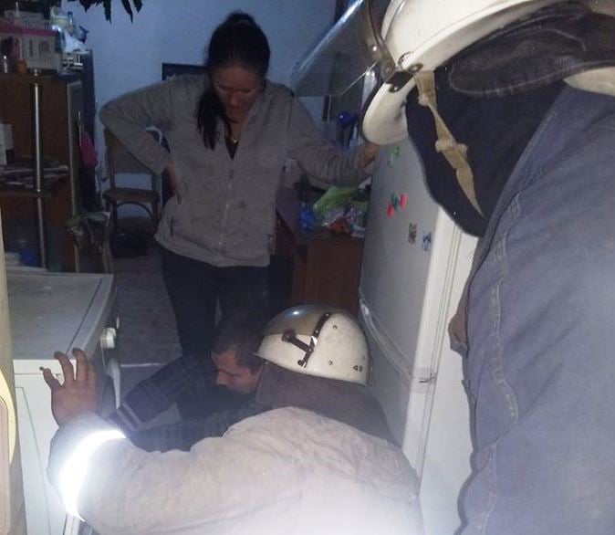 У Харківській області рятувальники звільнили дитину, яка застрягла в пральній машині