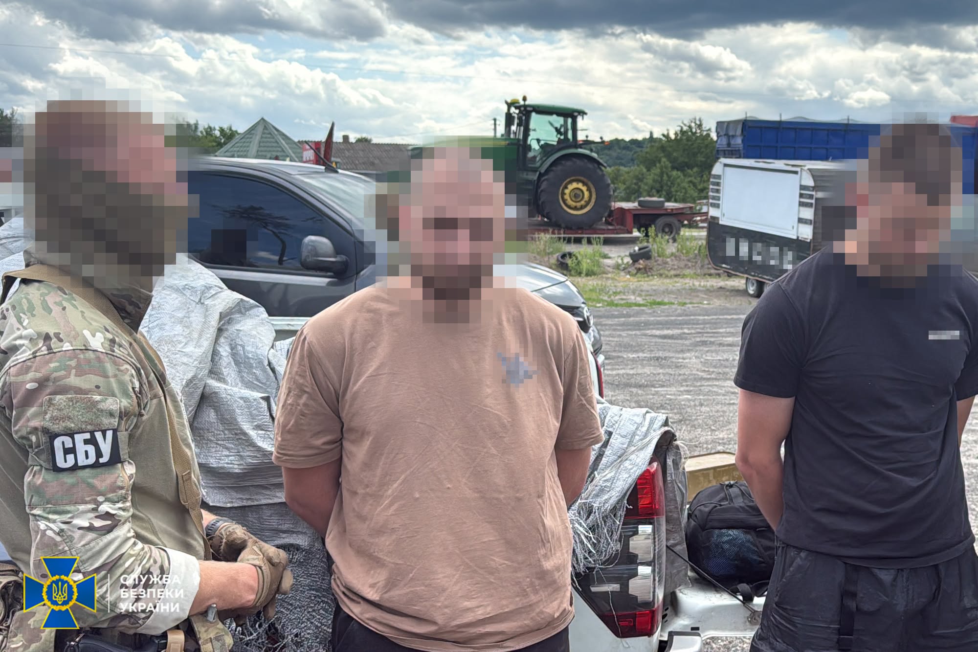 СБУ, ДБР та Нацполіція заблокували 7 каналів нелегального продажу зброї в Україні СБУ, ДБР та Нацполіція заблокували 7 каналів нелегального продажу зброї в Україні