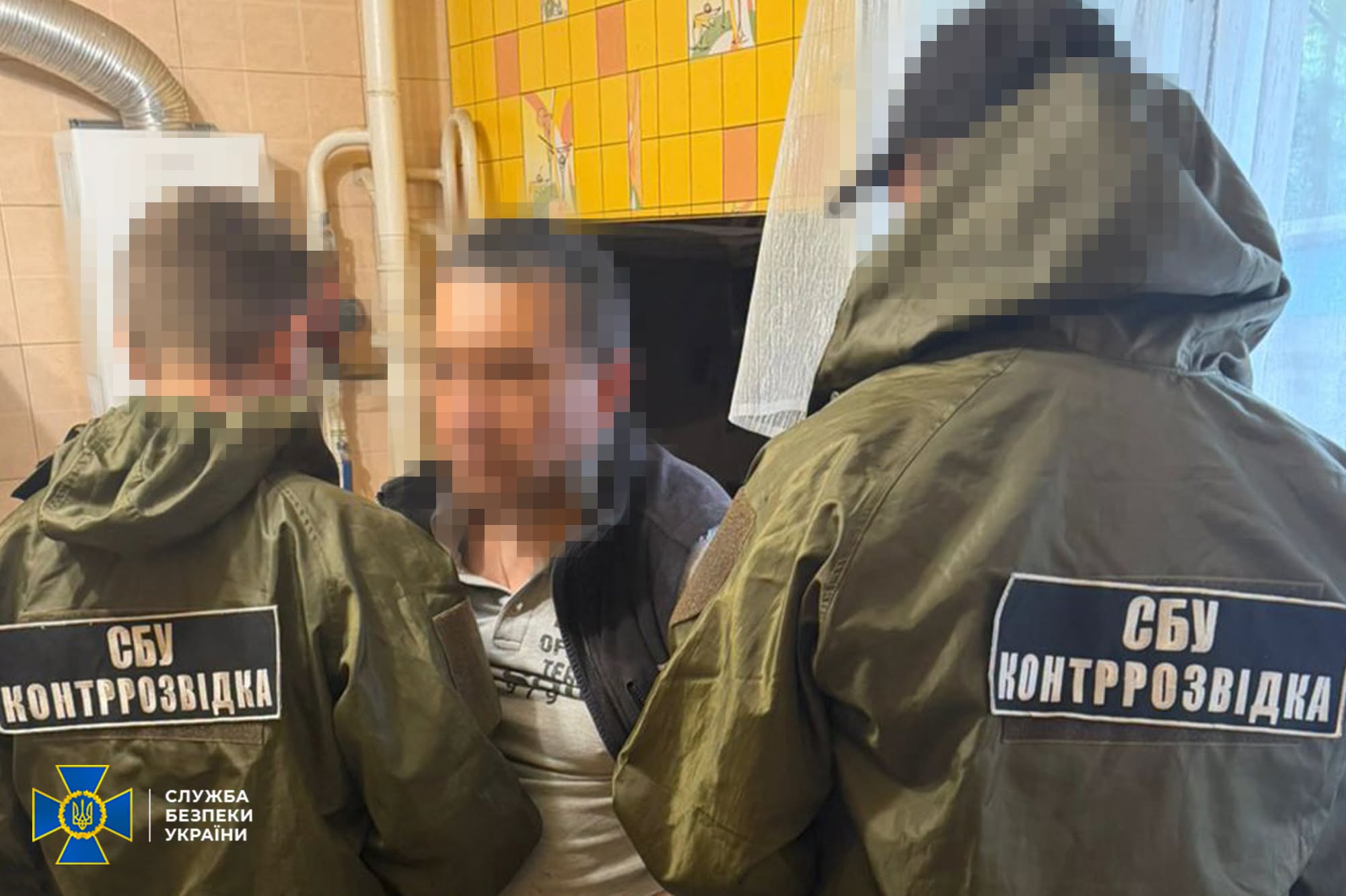 СБУ затримала "подвійного" агента фсб та гру рф, який коригував обстріли Слов’янська СБУ затримала "подвійного" агента фсб та гру рф, який коригував обстріли Слов’янська