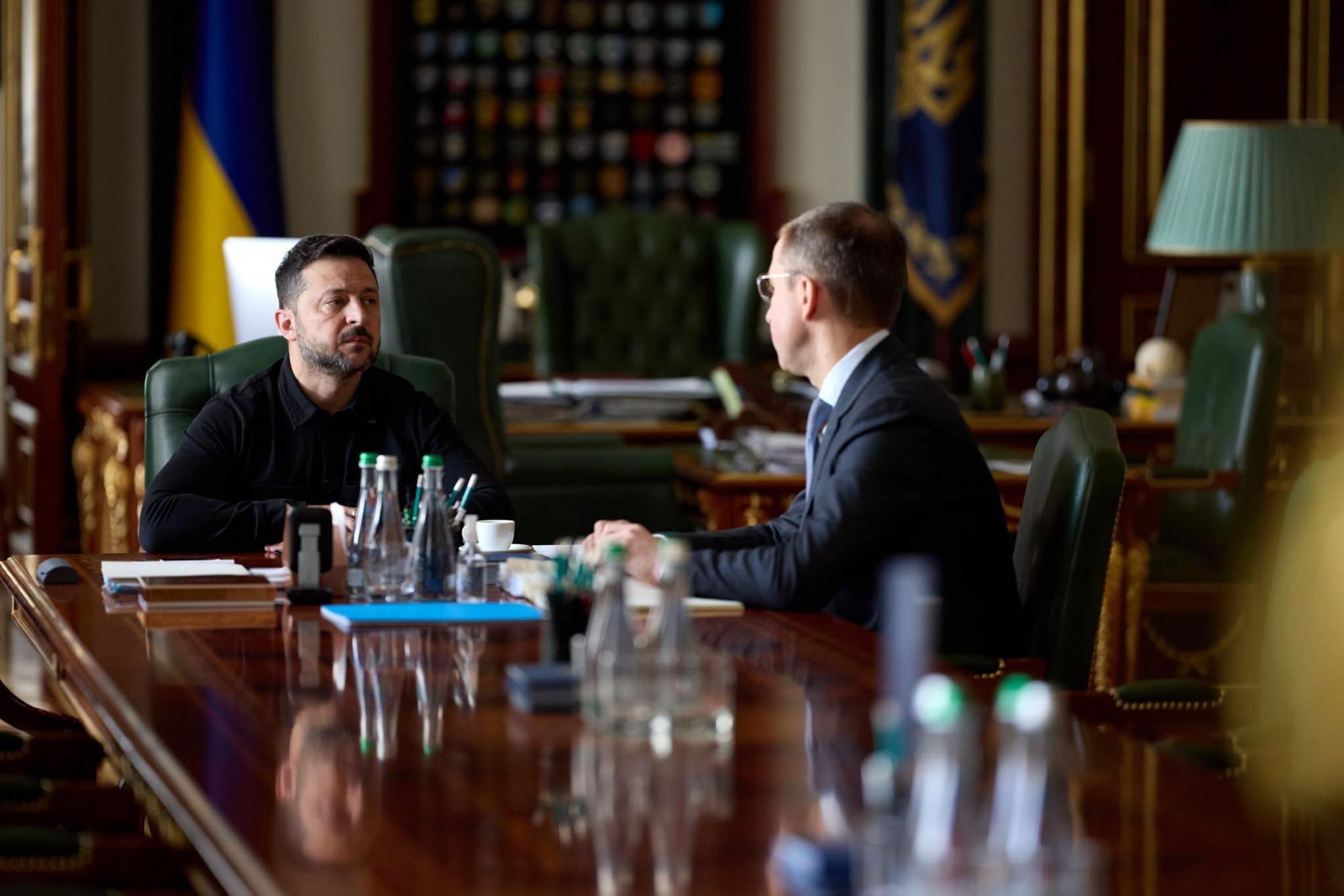 Зеленський провів з Корецьким першу нараду: обговорили призначення тимчасових очільників Міноборони та МЗС