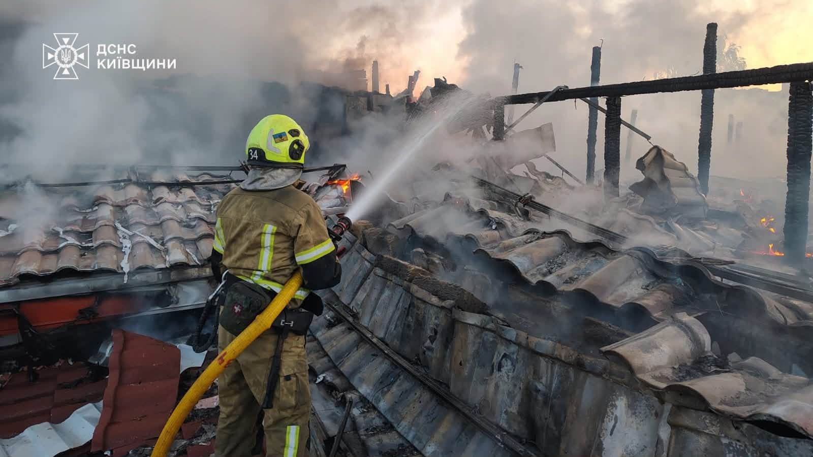У ДСНС розповіли про наслідки російської атаки на Київщину У ДСНС розповіли про наслідки російської атаки на Київщину