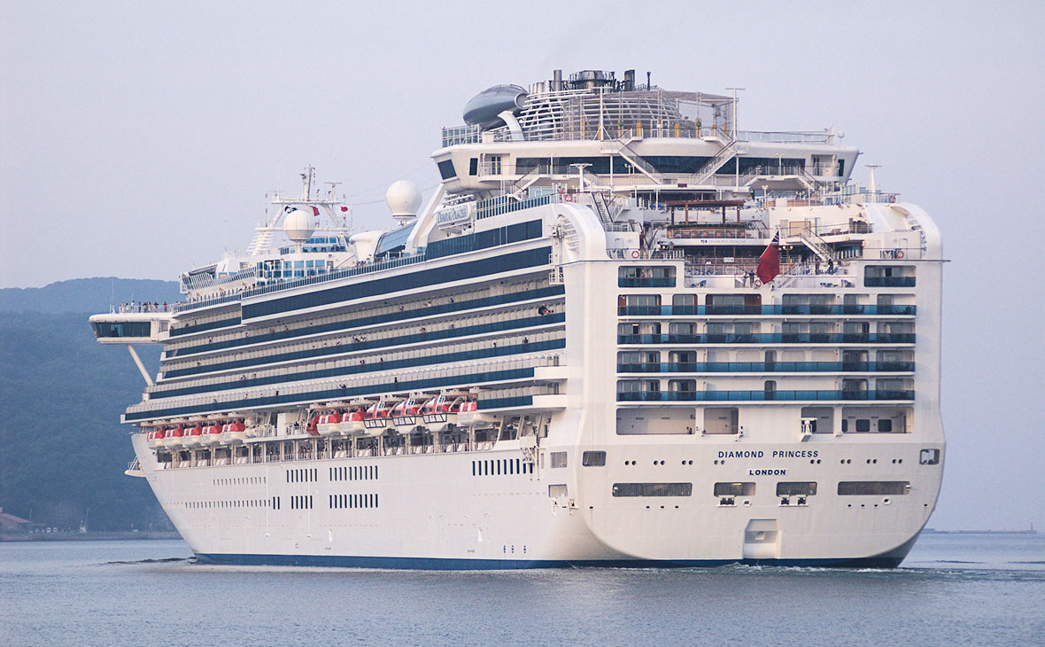 На круїзному лайнері "Diamond Princess" в Японії у 10 пасажирів виявили коронавірус: 3700 осіб не можуть зійти на берег