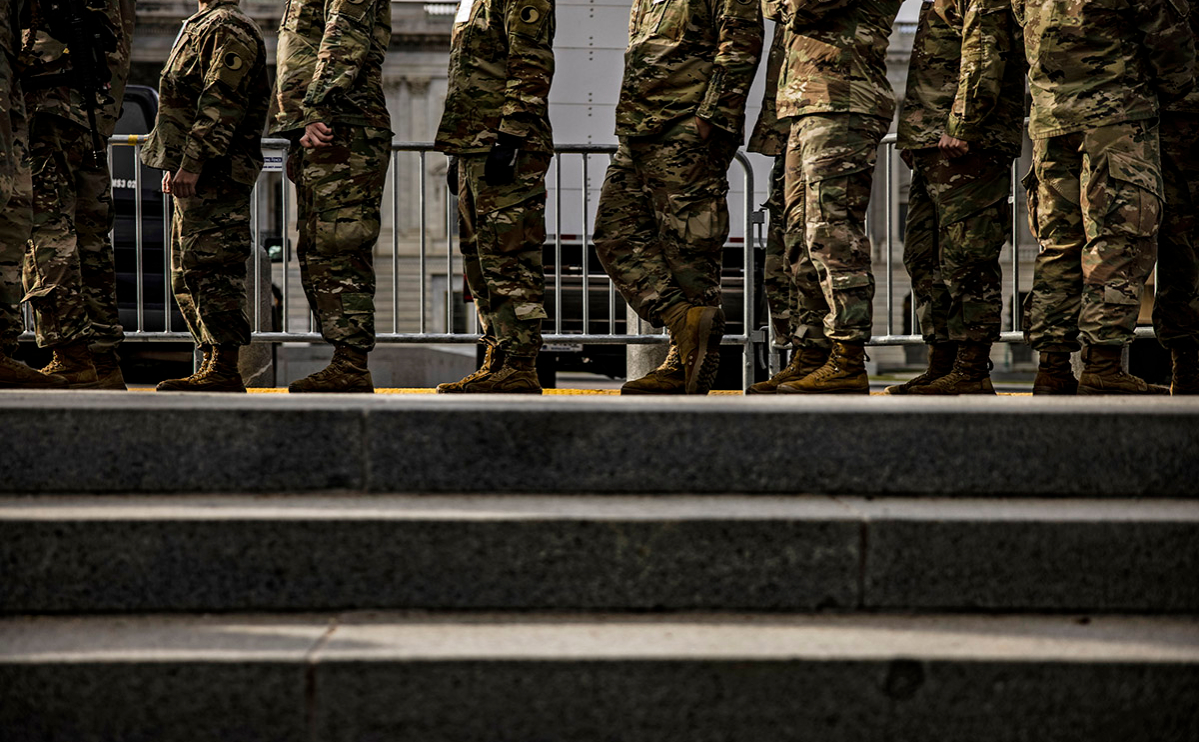 Байден отменил запрет Трампа на службу трансгендеров в армии  