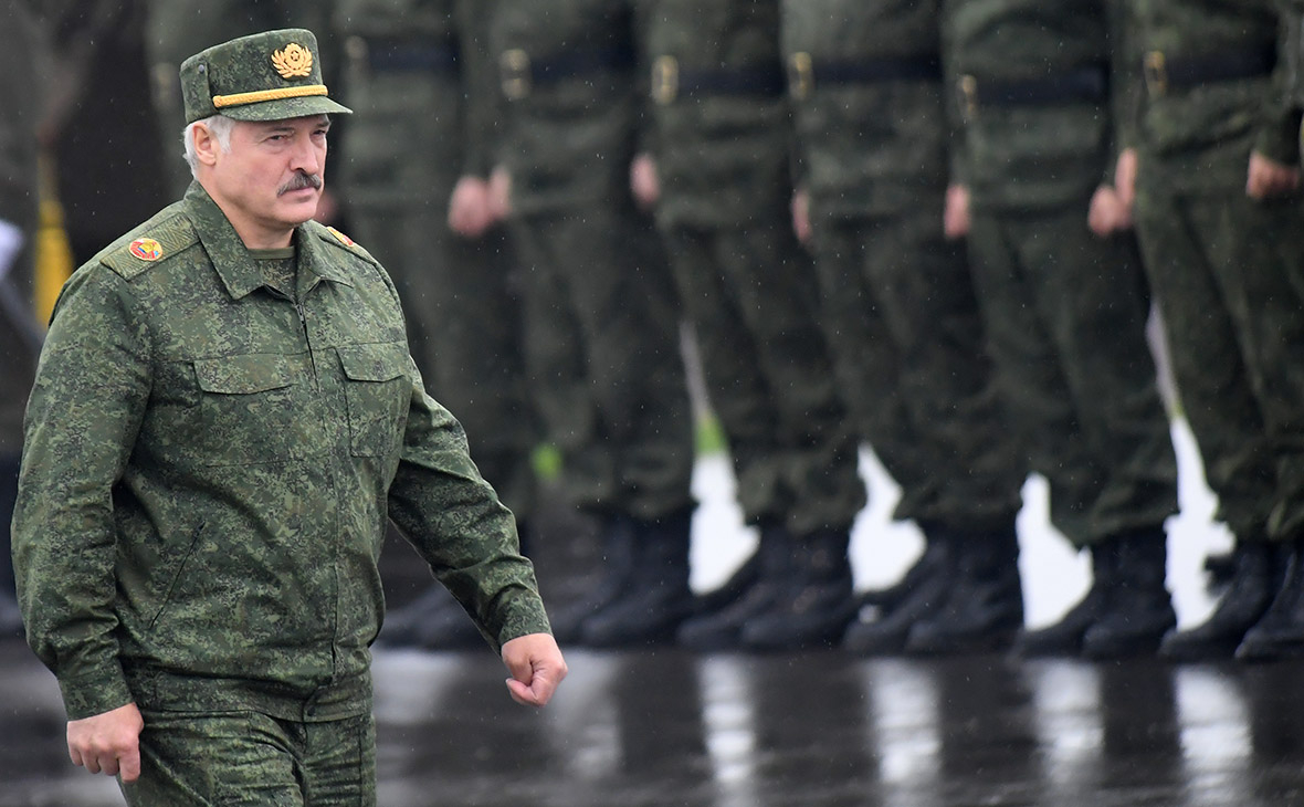 Снєгирьов: Лукашенко намагається зберегти ринки збуту в Україні, шантажуючи Київ військовими базами Росії в РБ
