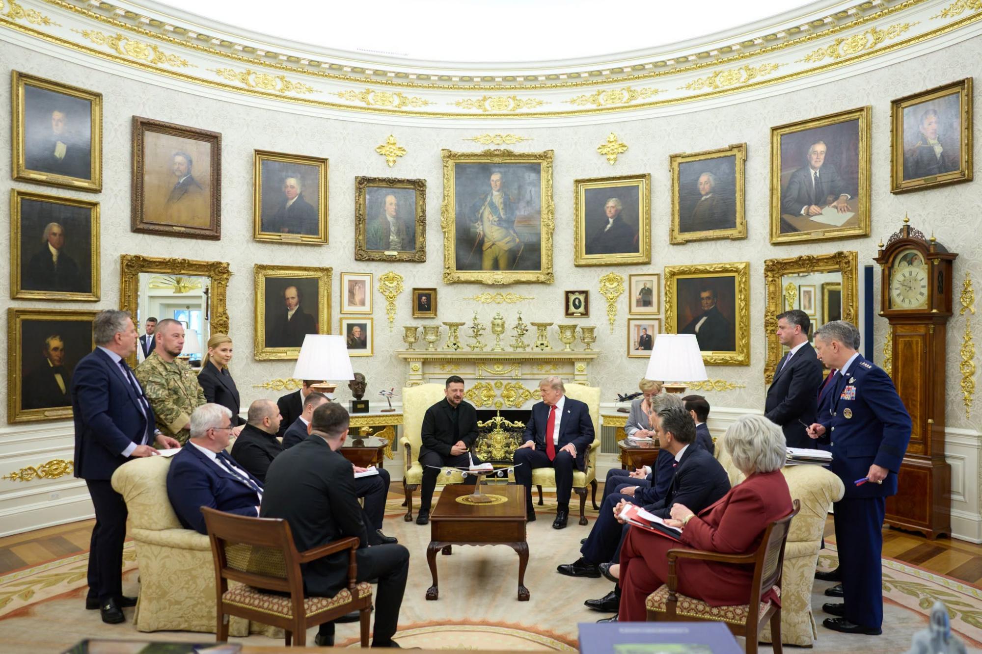 Зеленський: Попросив Трампа надати Україні екстрений "зимовий пакет" ракет-перехоплювачів ППО Patriot