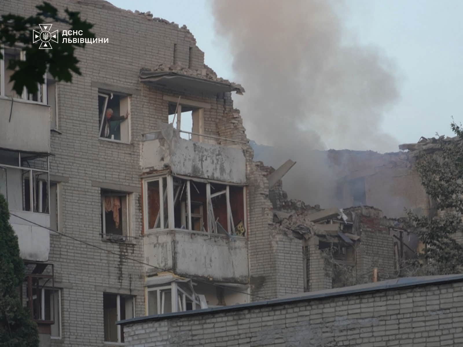 У Львові знешкодили бойову частину ракети, яка влучила у житловий будинок У Львові знешкодили бойову частину ракети, яка влучила у житловий будинок
