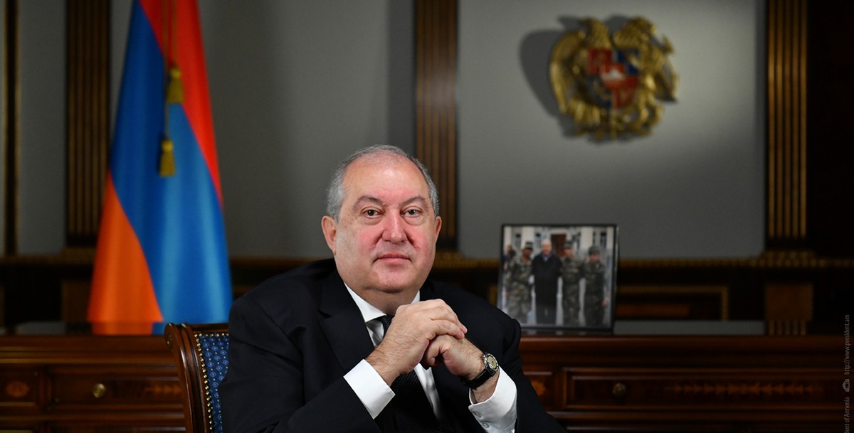 В Армении сообщили, что президент страны тяжело переносит COVID-19