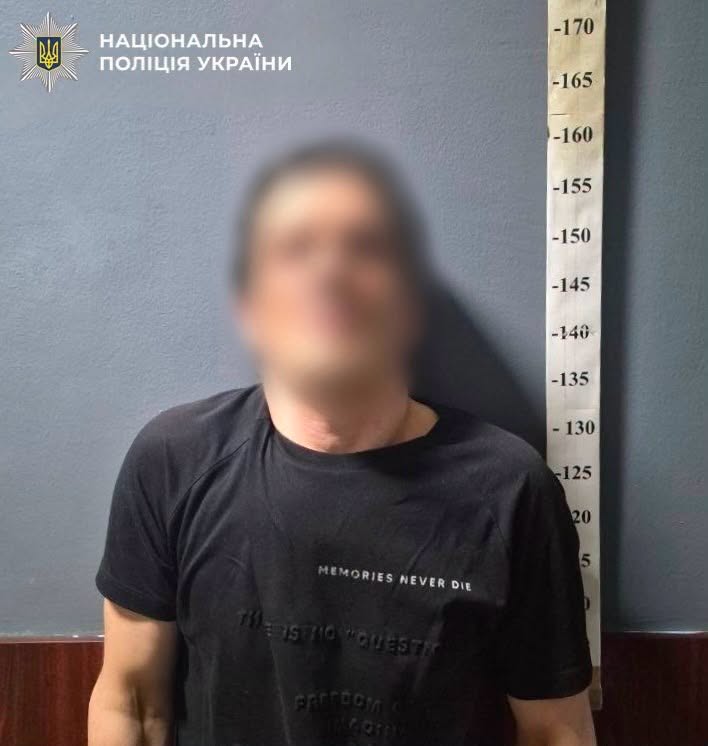 У Києві поліцейські затримали чоловіка за вбивство сусіда по хостелу