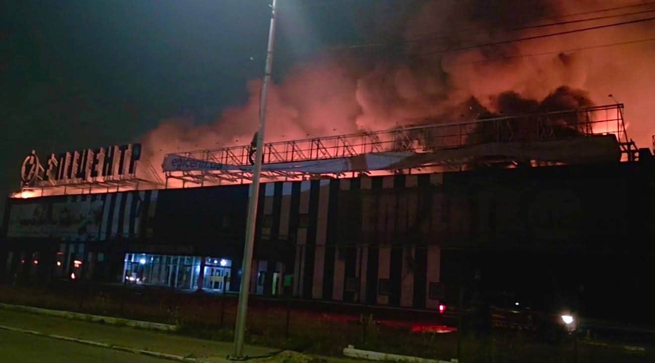 Удар по "Епіцентру": ворог знищив ключові логістичні центри та завод з виробництв керамічної плитки Удар по "Епіцентру": ворог знищив ключові логістичні центри та завод з виробництв керамічної плитки