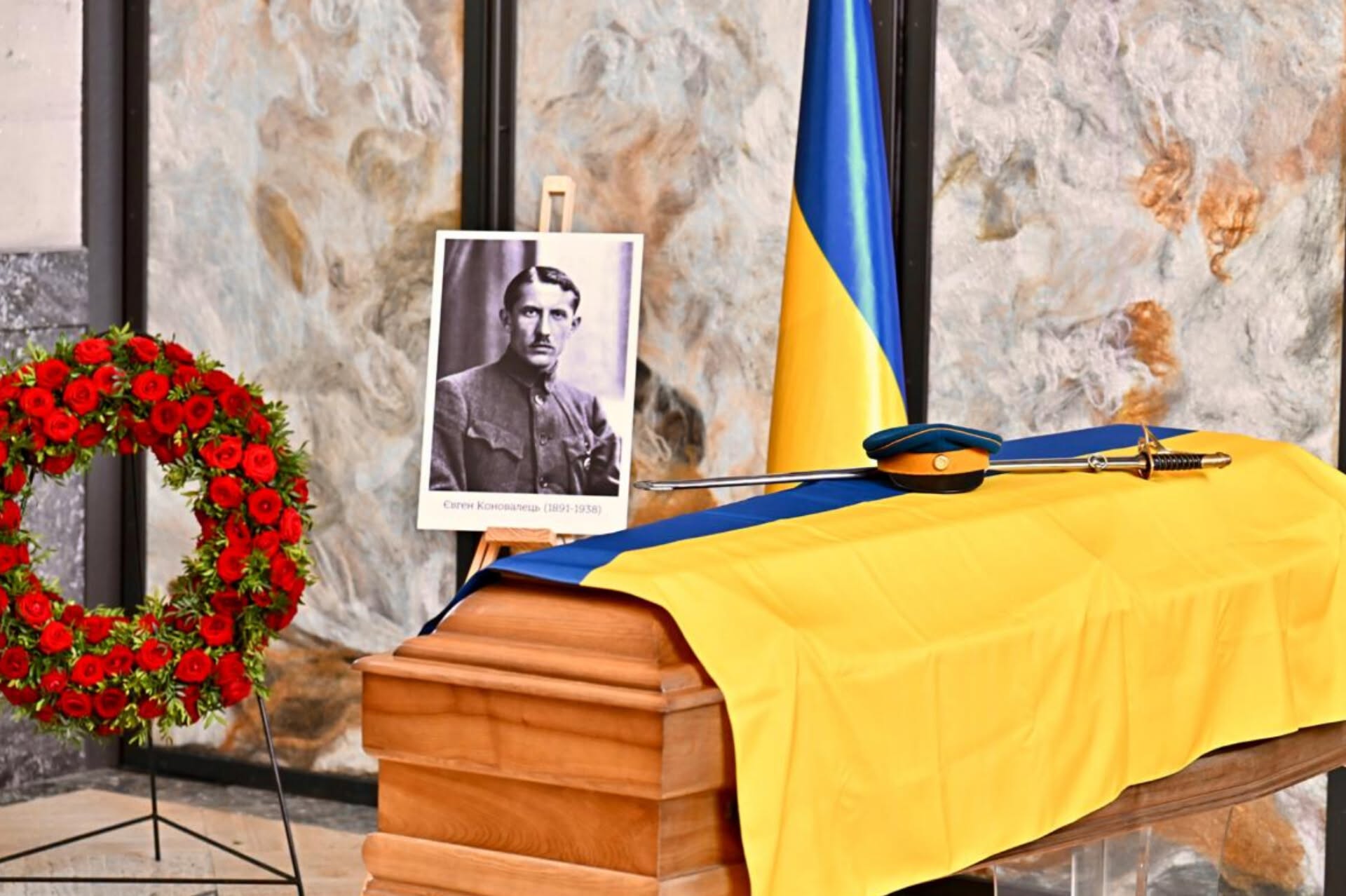 У Роттердамі проведено ексгумацію останків першого голови ОУН Євгена Коновальця У Роттердамі проведено ексгумацію останків першого голови ОУН Євгена Коновальця