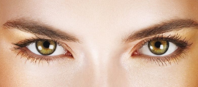 Офтальмолог розповіла про "процедури краси", які сильно шкодять очам