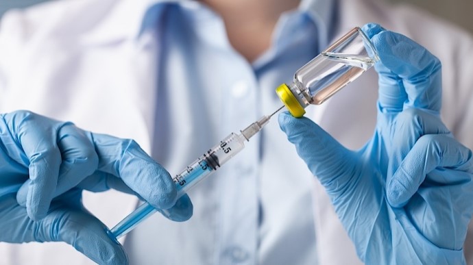 В США рассказали, когда вакцина от коронавируса станет доступной: пессимистический и оптимистический сценарии
