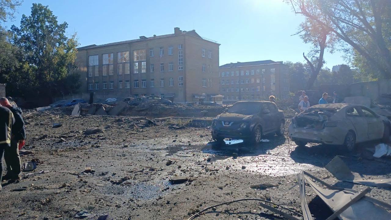 Через російську атаку пошкоджено дитячу лікарню в Києві Через російську атаку пошкоджено дитячу лікарню в Києві