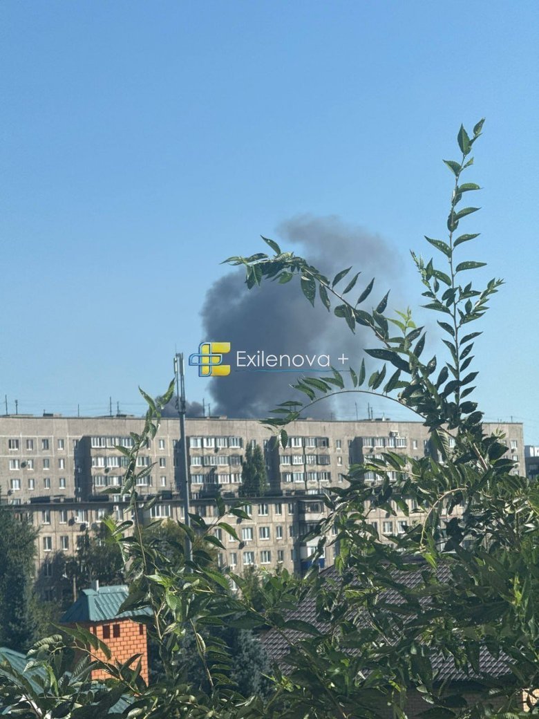Понад 1500 км від кордону з Україною. В Орську після атаки дронів спалахнула масштабна пожежа на НПЗ