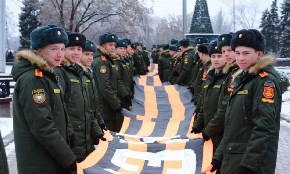 В "ДНР" сьогодні "Дєнь ґєорґієвской лєнти", на честь чого Пушилін нагадав, що українці для "донбаситів" – вороги