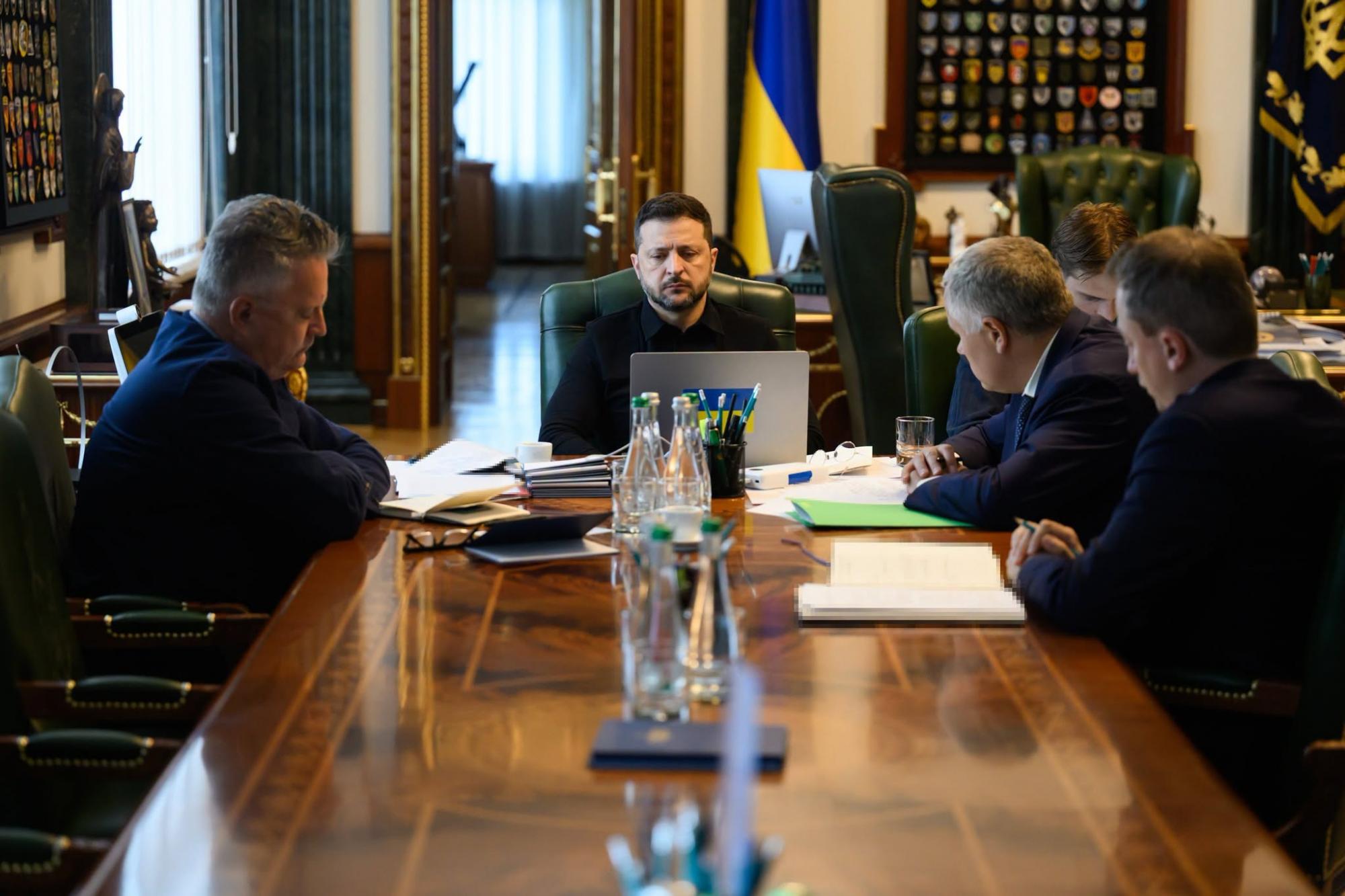 Зеленський та Мерц обговорили російську атаку по аеродрому в Лейпцигу Зеленський та Мерц обговорили російську атаку по аеродрому в Лейпцигу