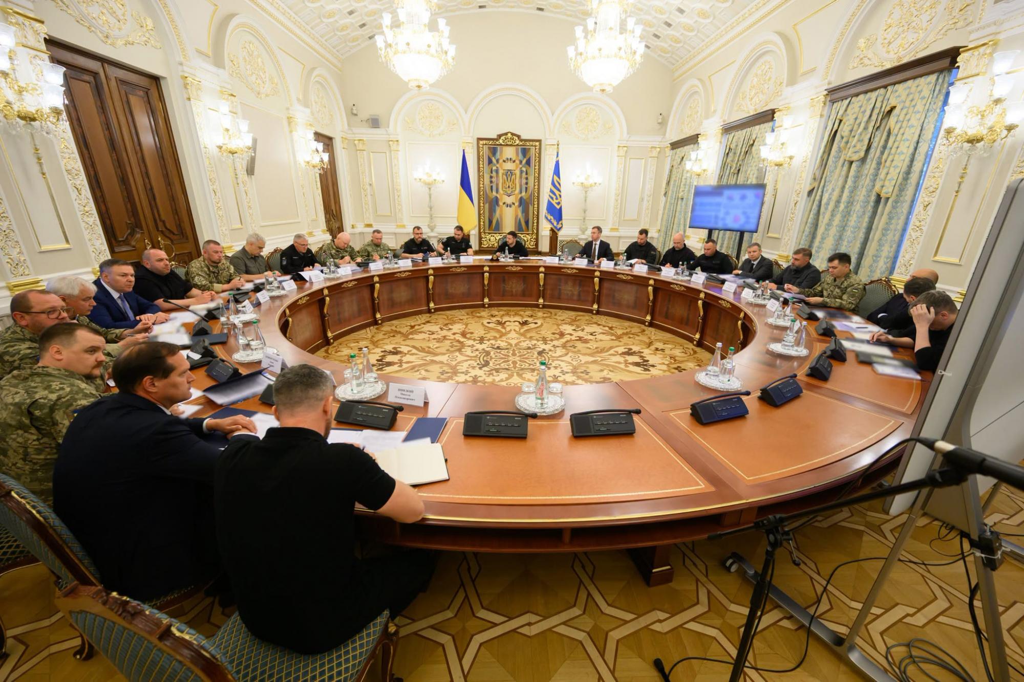 Зеленський провів Ставку. Головне питання – прискорення процесів для виробництва швидкісних перехоплювачів проти реактивних "шахедів" Зеленський провів Ставку. Головне питання – прискорення процесів для виробництва швидкісних перехоплювачів проти реактивних "шахедів"