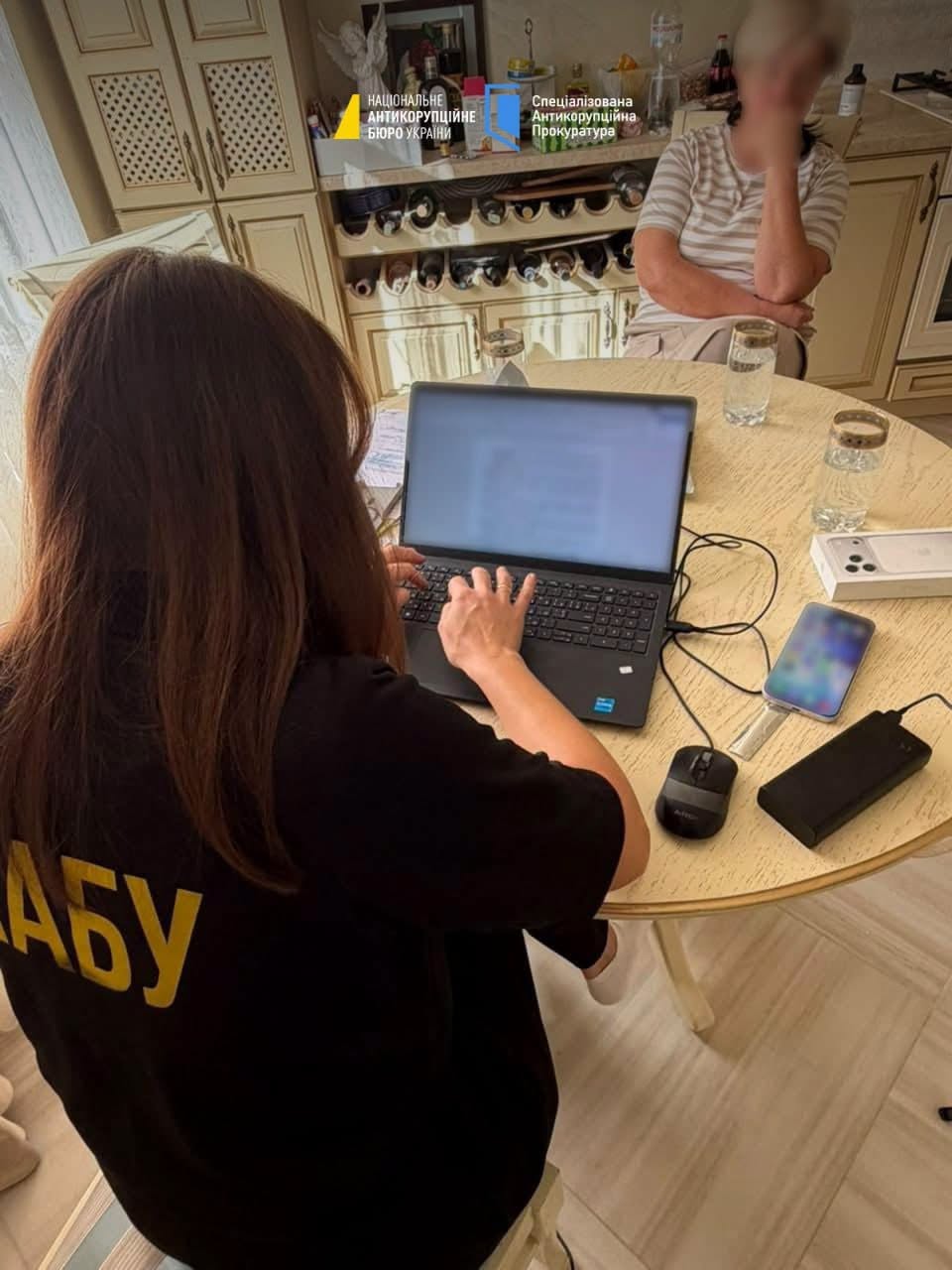Викрито податківців у Головному управлінні ДПС у Тернопільській області, які вимагали хабарі від бізнесу Викрито податківців у Головному управлінні ДПС у Тернопільській області, які вимагали хабарі від бізнесу
