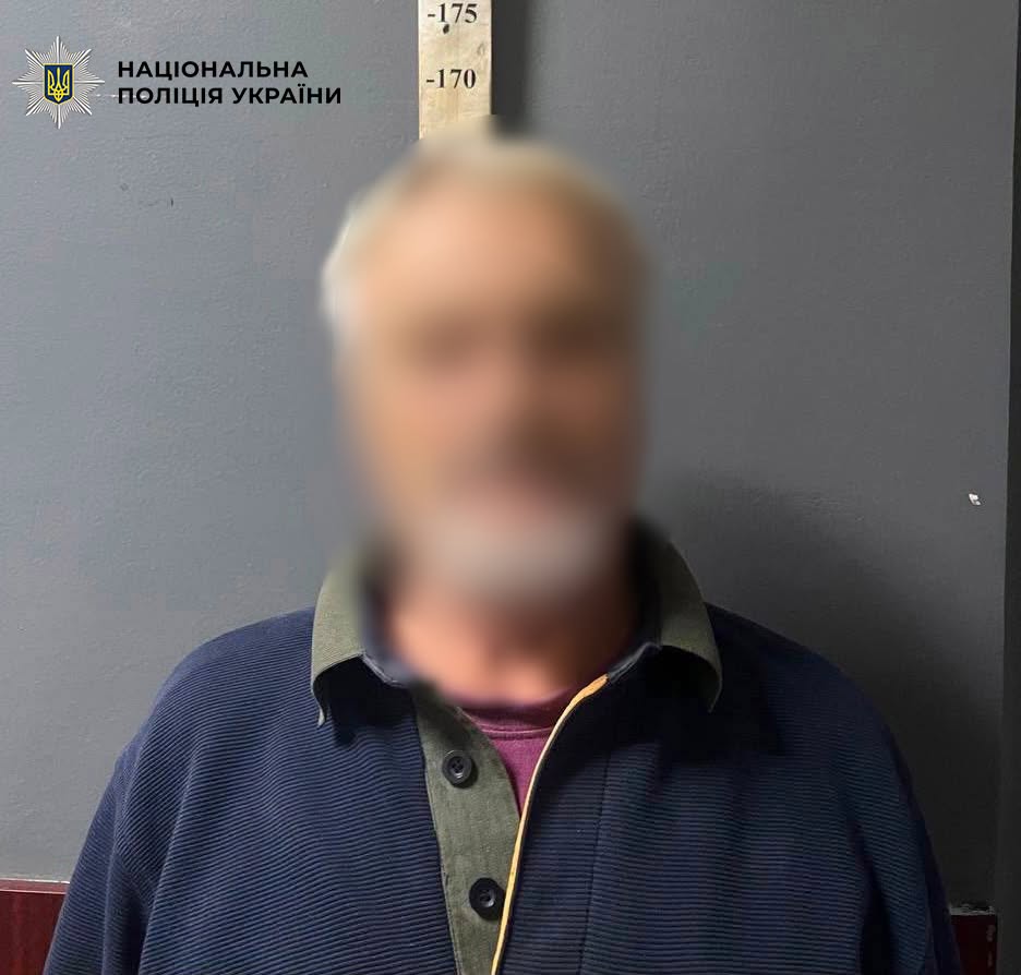 Столичні поліцейські затримали киянина, який стріляв з балкона багатоповерхівки Столичні поліцейські затримали киянина, який стріляв з балкона багатоповерхівки