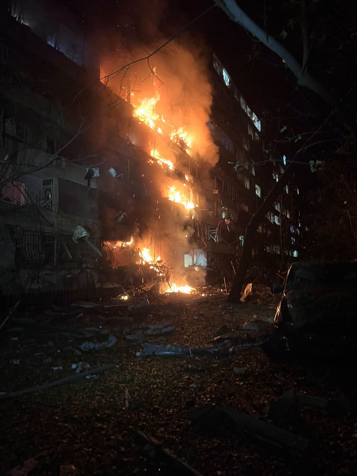 Знову без попередження від партнерів. Основна мішень вечірнього удару – ТЕЦ-4, пошкоджений житловий будинок, - Зеленський Знову без попередження від партнерів. Основна мішень вечірнього удару – ТЕЦ-4, пошкоджений житловий будинок, - Зеленський