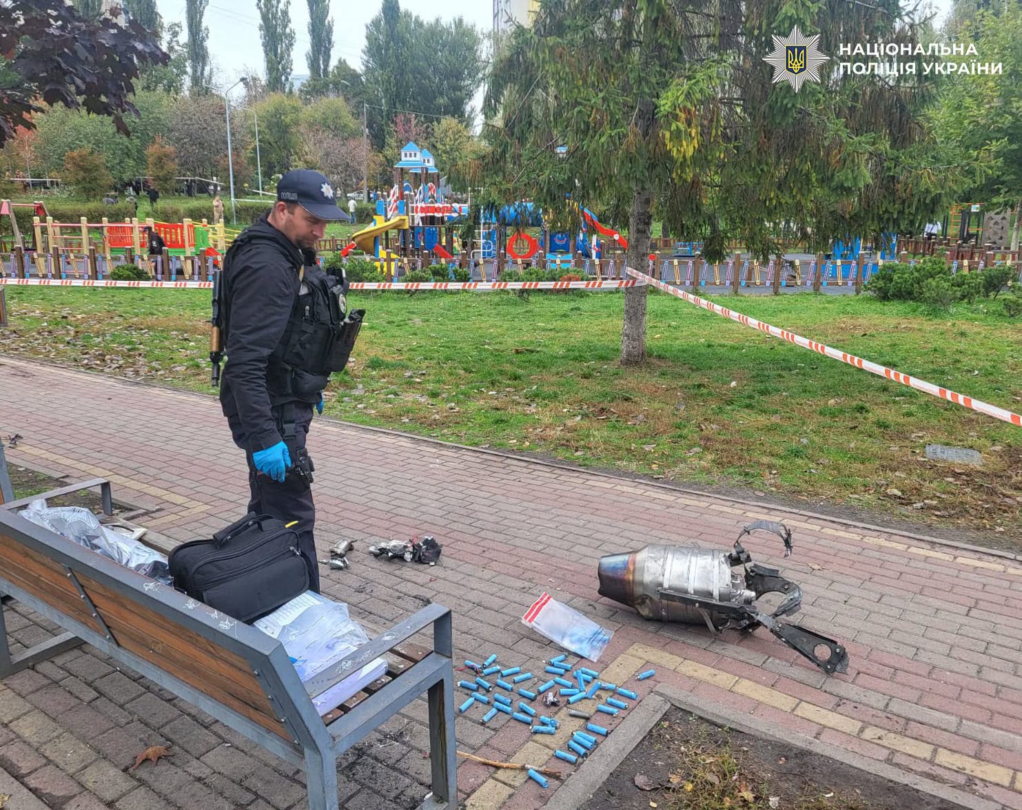 Уламки дрона впали в парку "Орлятко" в Києві: двоє поранених 