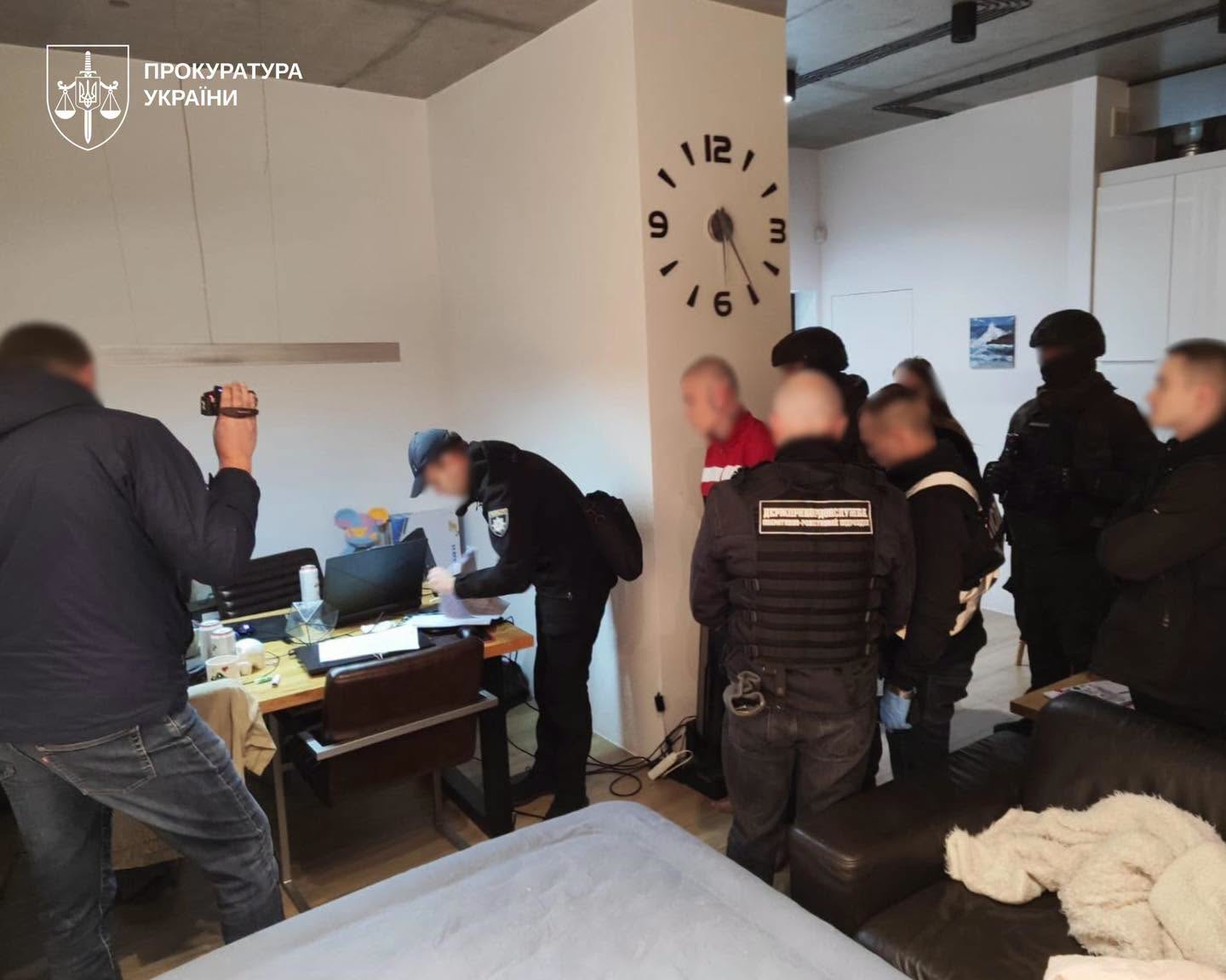 У Києві та Запоріжжі викрито продаж наркотиків під виглядом напоїв і солодощів у кав’ярнях