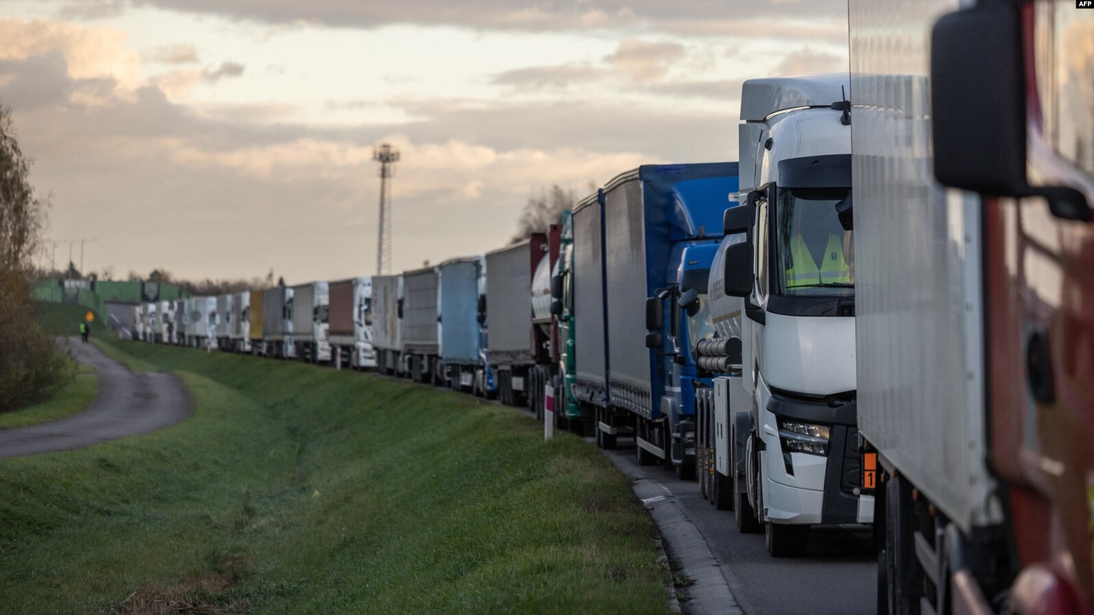 Перевізники Словаччини заблокували рух вантажівок через пункт пропуску на кордоні з Україною – ДПСУ