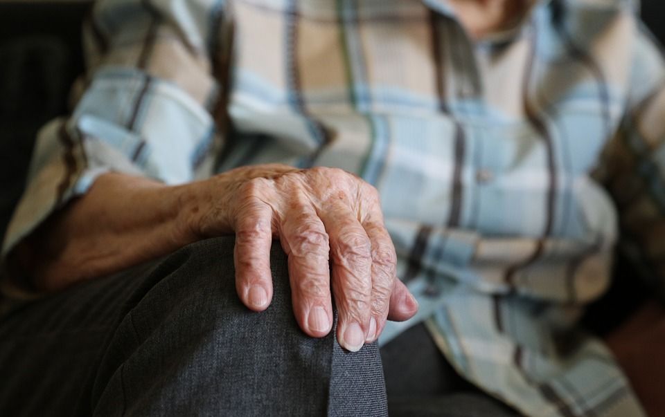 Пенсіонери старше 80 років почали отримувати щомісячну компенсацію до пенсії
