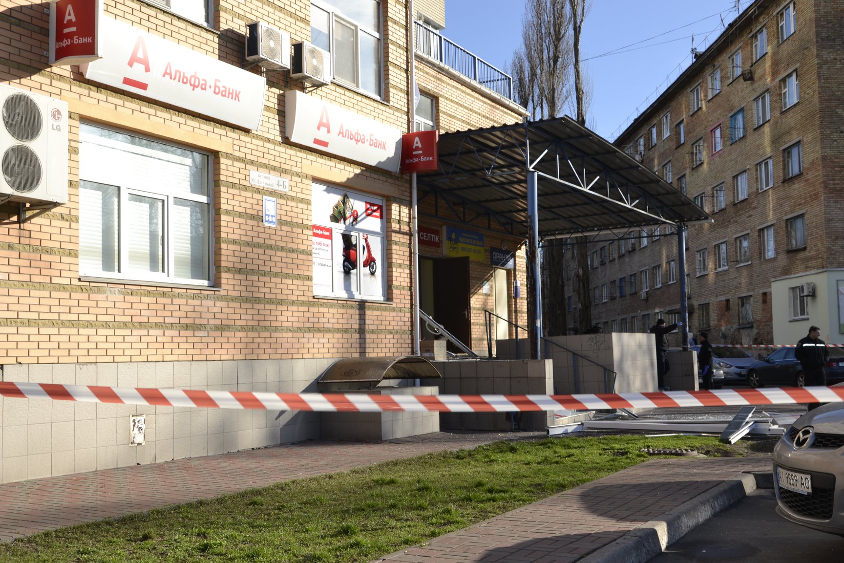 У Броварах стався вибух у відділенні російського "Альфа-Банку". ФОТО