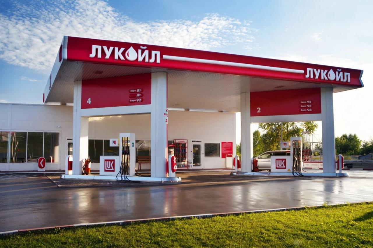 Російські нафтові гіганти ввели ліміти на заправках у Москві