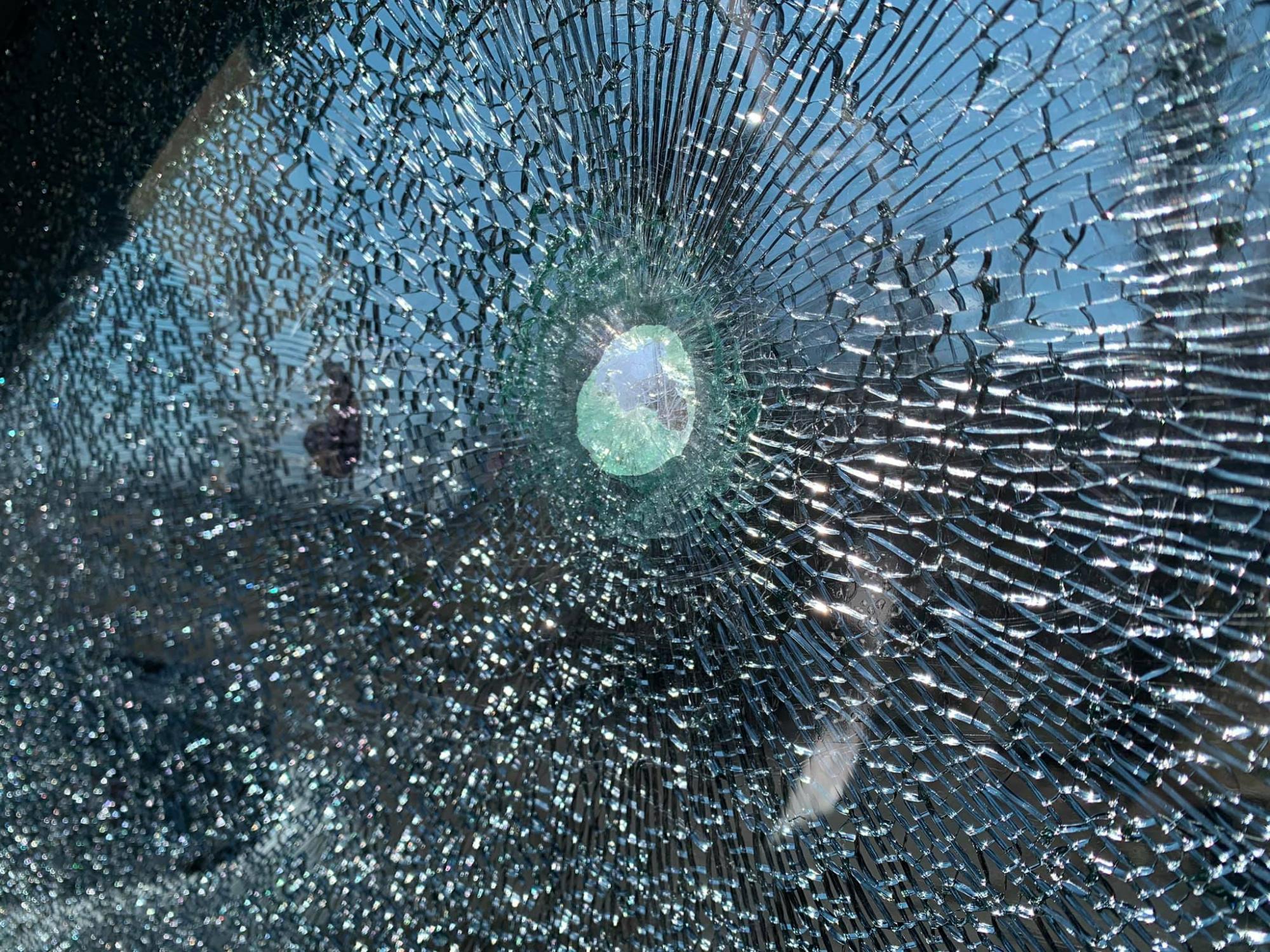Бойовики обстріляли автомобіль з журналістами телеканалу "Україна"