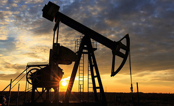 Росія адаптувалася до санкцій і збільшила нафтові доходи на 50% – Bloomberg