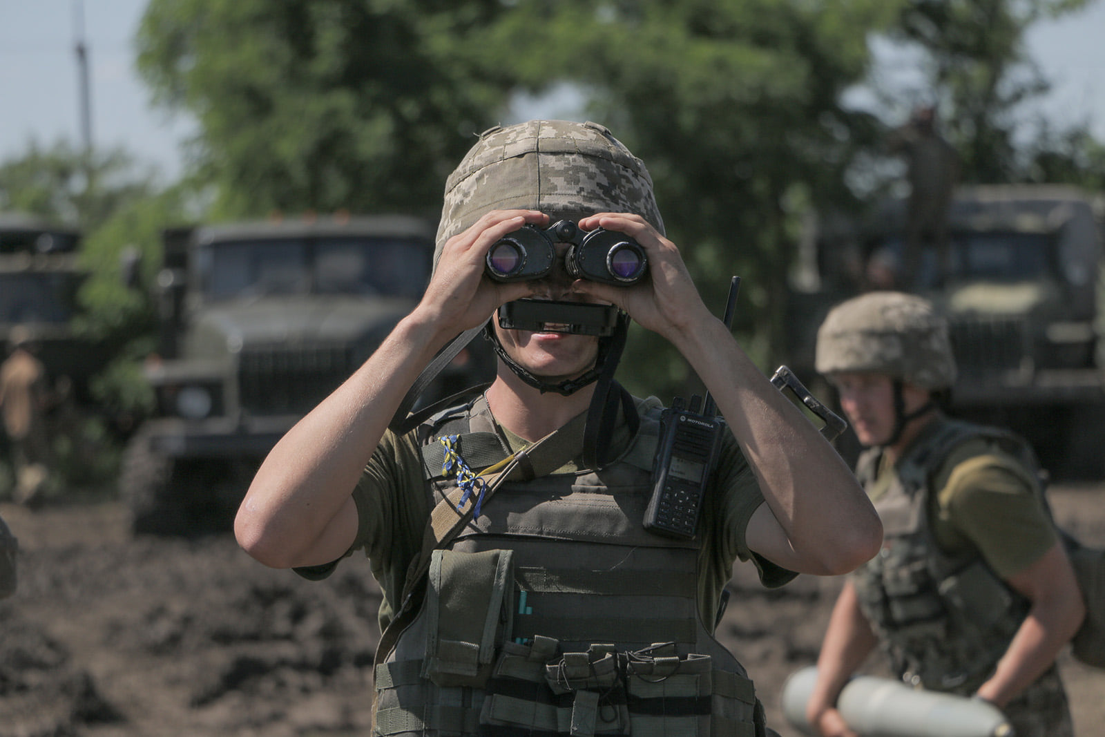 На Донбасі двоє українських військових постраждали внаслідок обстрілів бойовиків — штаб ООС