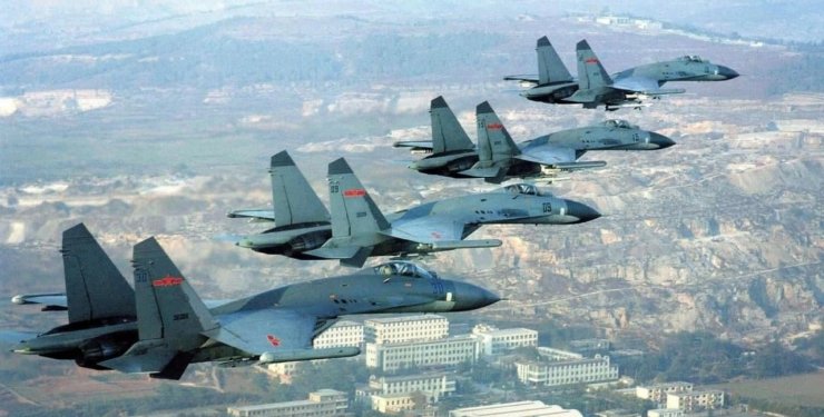 Напруга зростає: 52 бойових літаки КНР вторглися в повітряний простір Тайваню. ФОТО