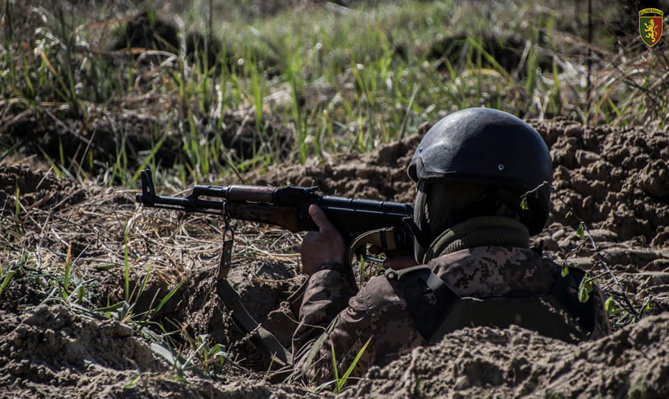 На Донбасі один захисник України отримав бойове травмування, – штаб ООС