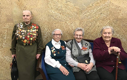 "Сидели, как дурочки": в Москве 99-летняя участница войны целый день ждала поздравлений, работники соцслужбы так и не пришли