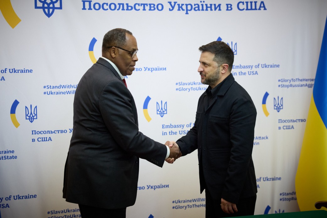 "Саме зараз ми потребуємо зміцнення нашої протиповітряної оборони": Зеленський провів зустріч із виробником винищувачів F-16