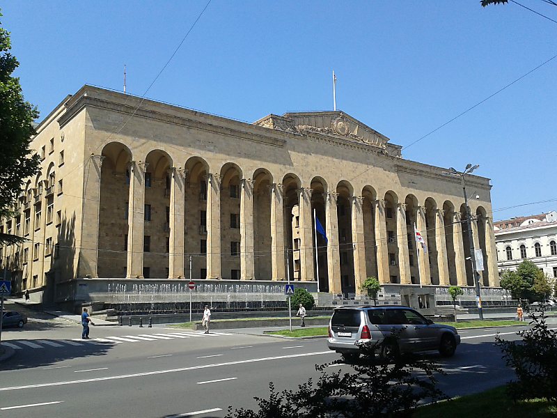 У парламенті Грузії підтримали законопроєкт про "іноагентів" на третьому читанні: що буде далі