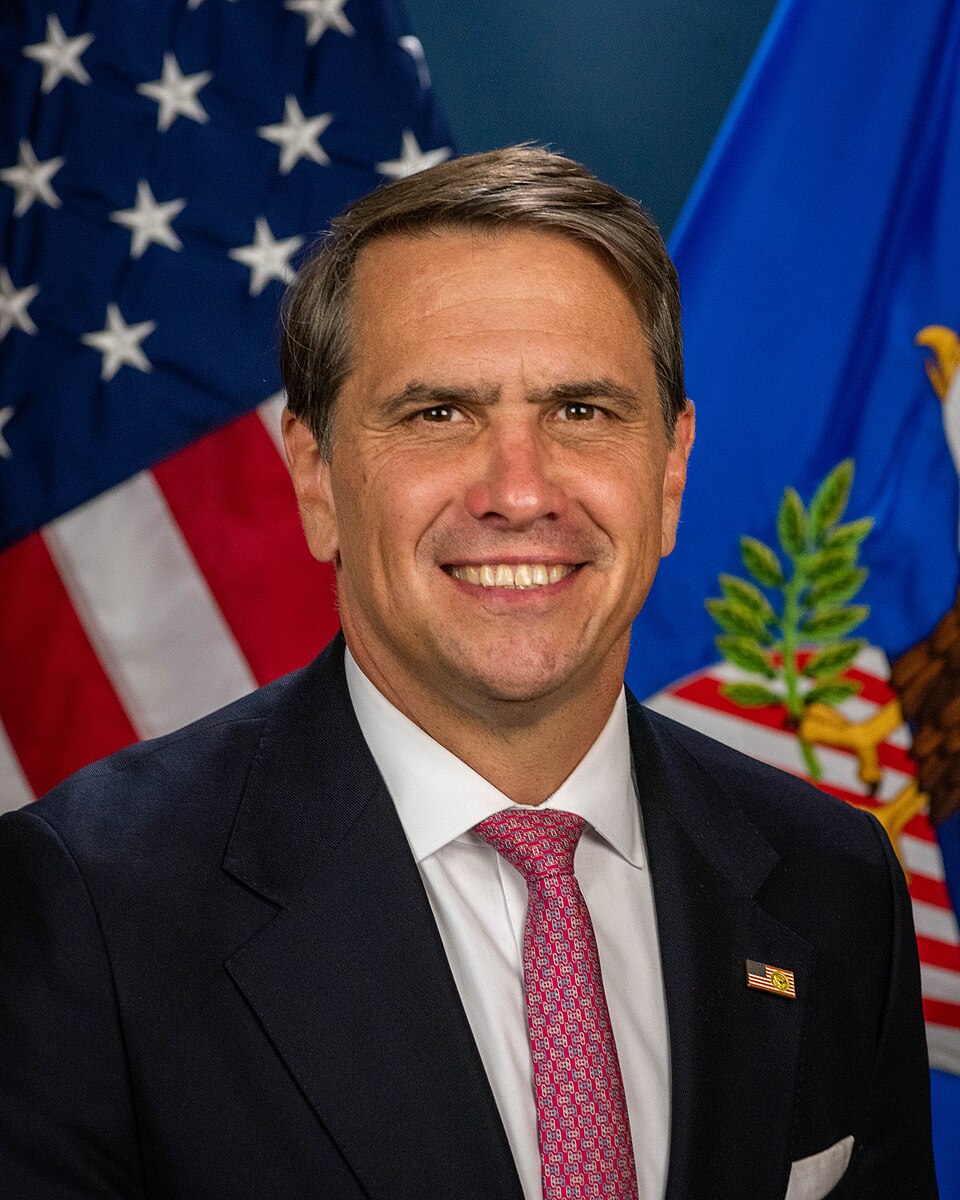 Генпрокурор США не збирається розслідувати скандальне весілля сина Трампа Генпрокурор США не збирається розслідувати скандальне весілля сина Трампа