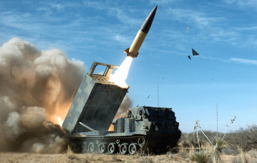 США не планують надавати Україні ракети дальністю 300 км, проте вивчають можливості для передачі винищувачів