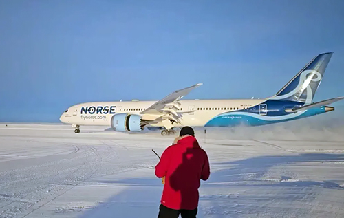 В Антарктиді вперше приземлився Boeing 787. ВІДЕО