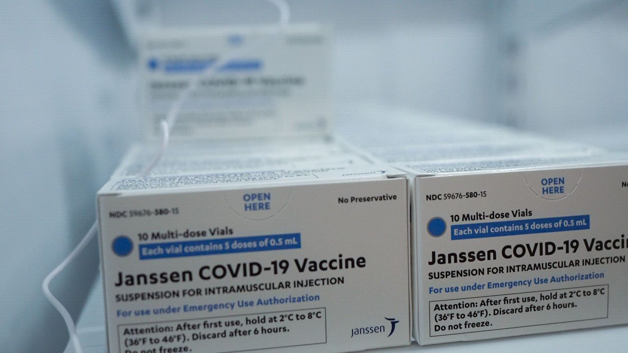 У Johnson & Johnson зафіксували побічні реакції, зачинено кілька центрів вакцинації