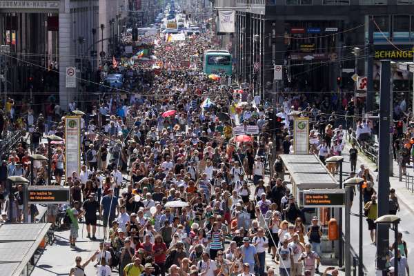 У мережі викрили гучний фейк про багатомільйонний мітинг проти карантину в Німеччині