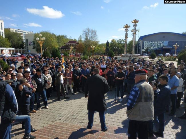 Столица Калмыкии вышла на протесты против мэра из "ДНР"