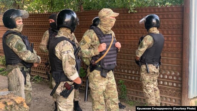 Російські силовики проводять обшуки в будинках кримських татар, 6 осіб затримано