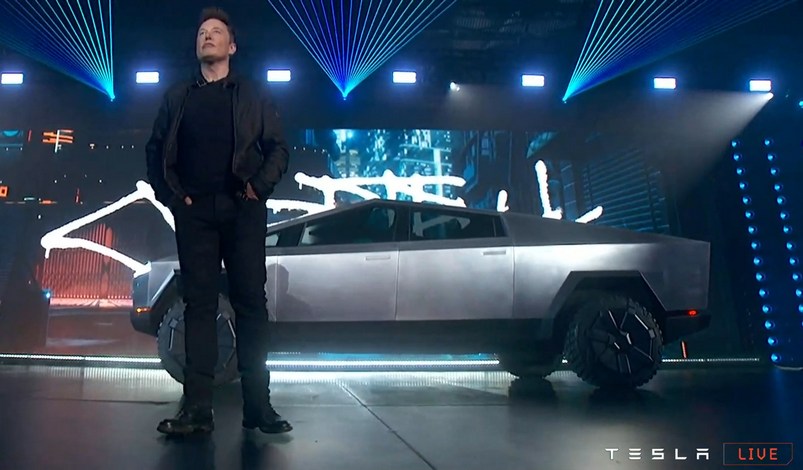 Під час презентації Tesla Cybertruck у пікапа тріснуло броньоване скло